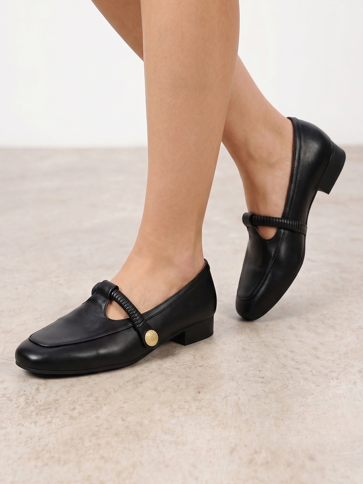 Туфли черного цвета на низком каблуке